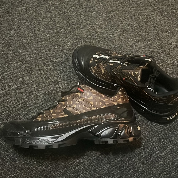 Mint condition Burberry negotiated price or take trades - Picture 2 of 4